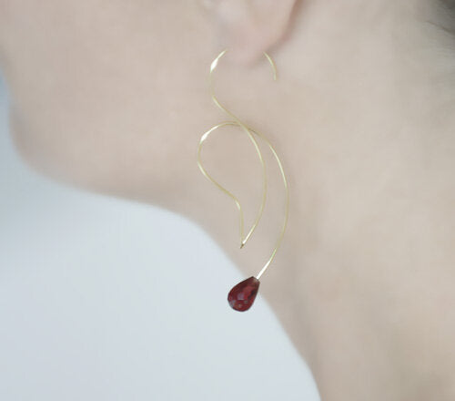 la-goutte-ferique-static-earrings