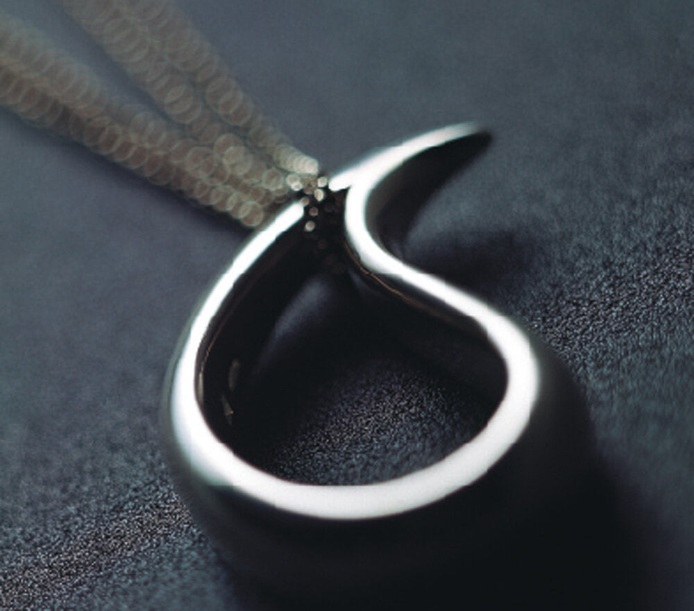 la-goutte-objet-pendant-necklace