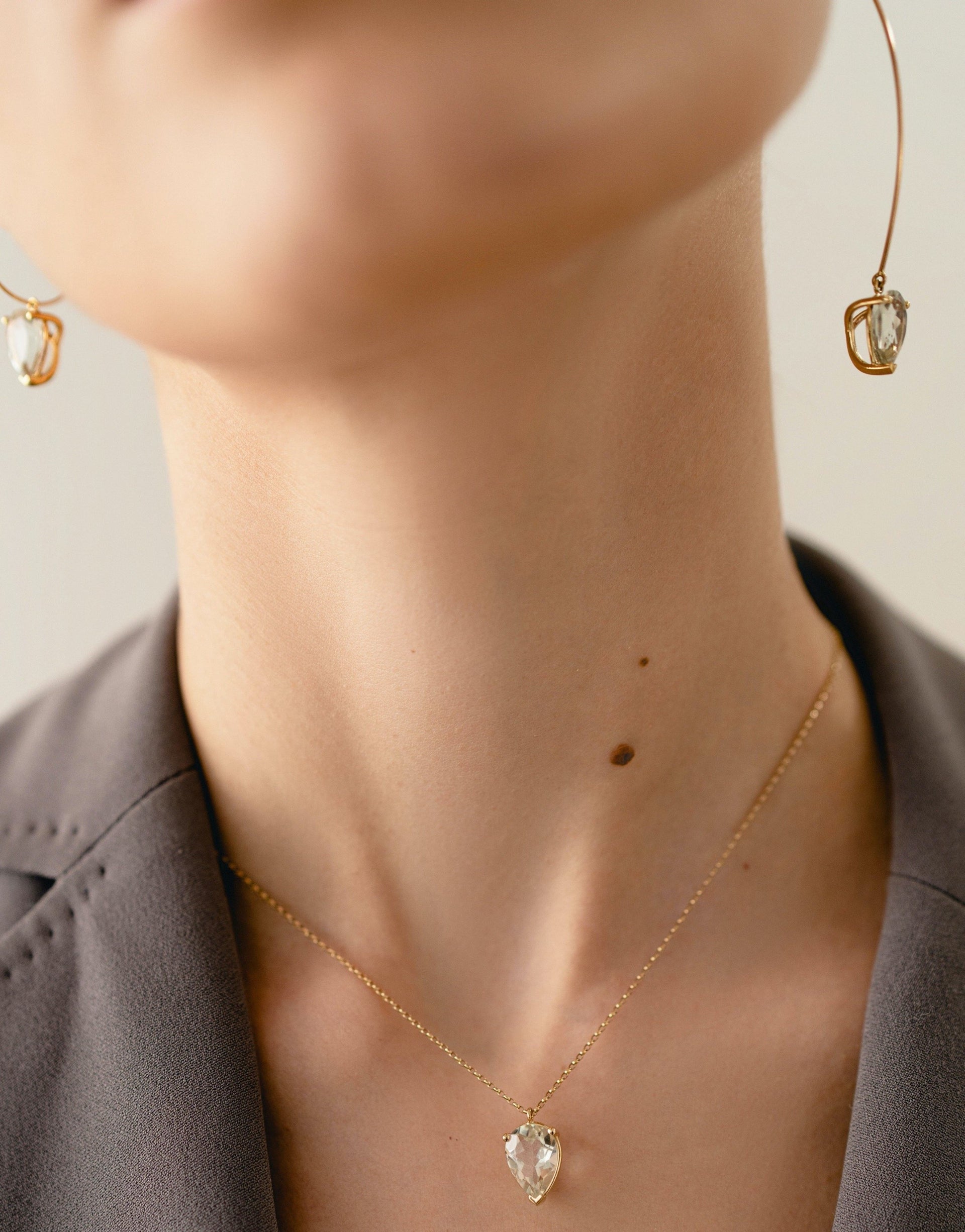 bloom-white-topaz-necklace