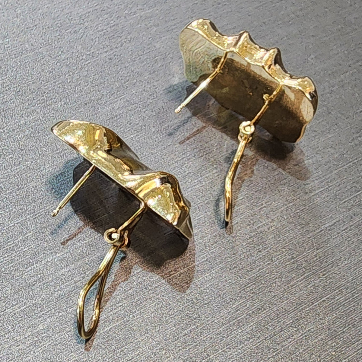 Estate 14K Yellow High Polish Puffy Rectangular Wave Omega Clip Earrings