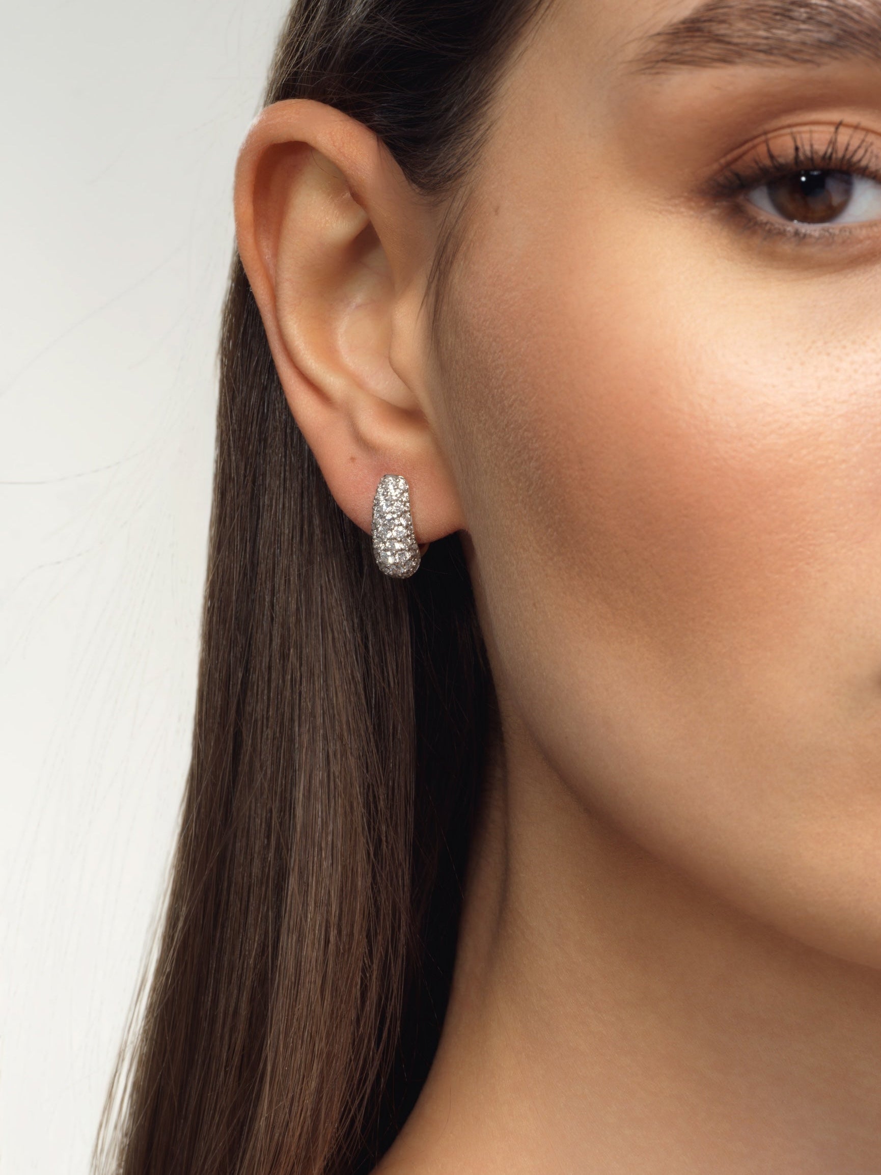 Holly Hug Earring - Diamond