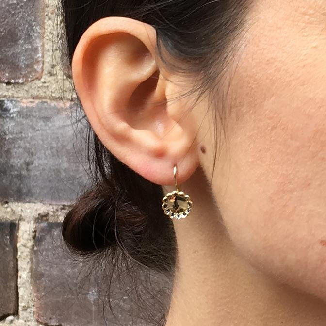 gold-and-blue-sapphire-lace-flower-earrings