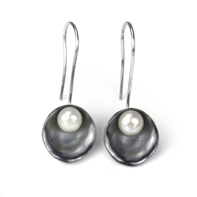 silver-oyster-earrings-with-pearls