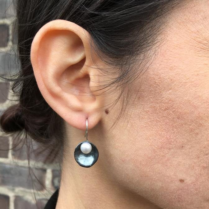 silver-oyster-earrings-with-pearls