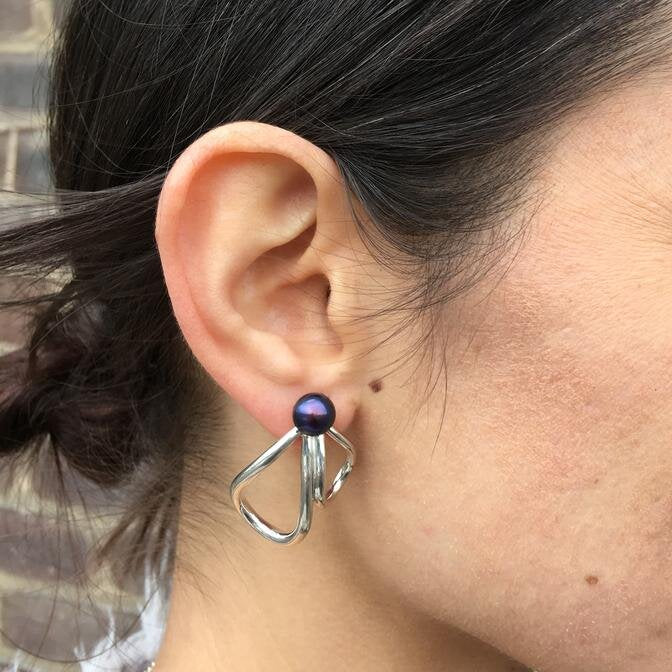 petal-and-peacock-pearl-silver-earrings