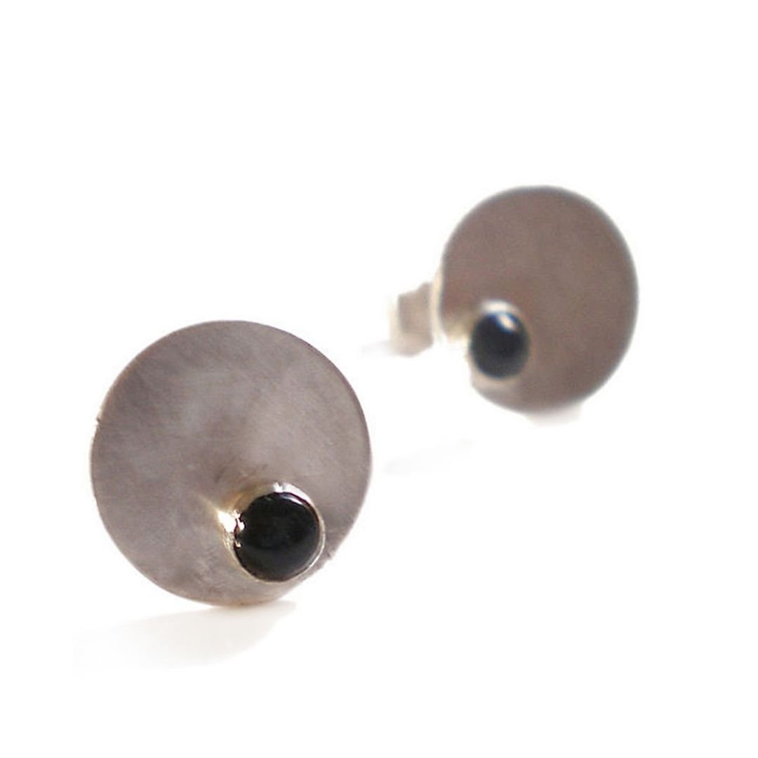onyx-cabochon-dotty-spot-earrings