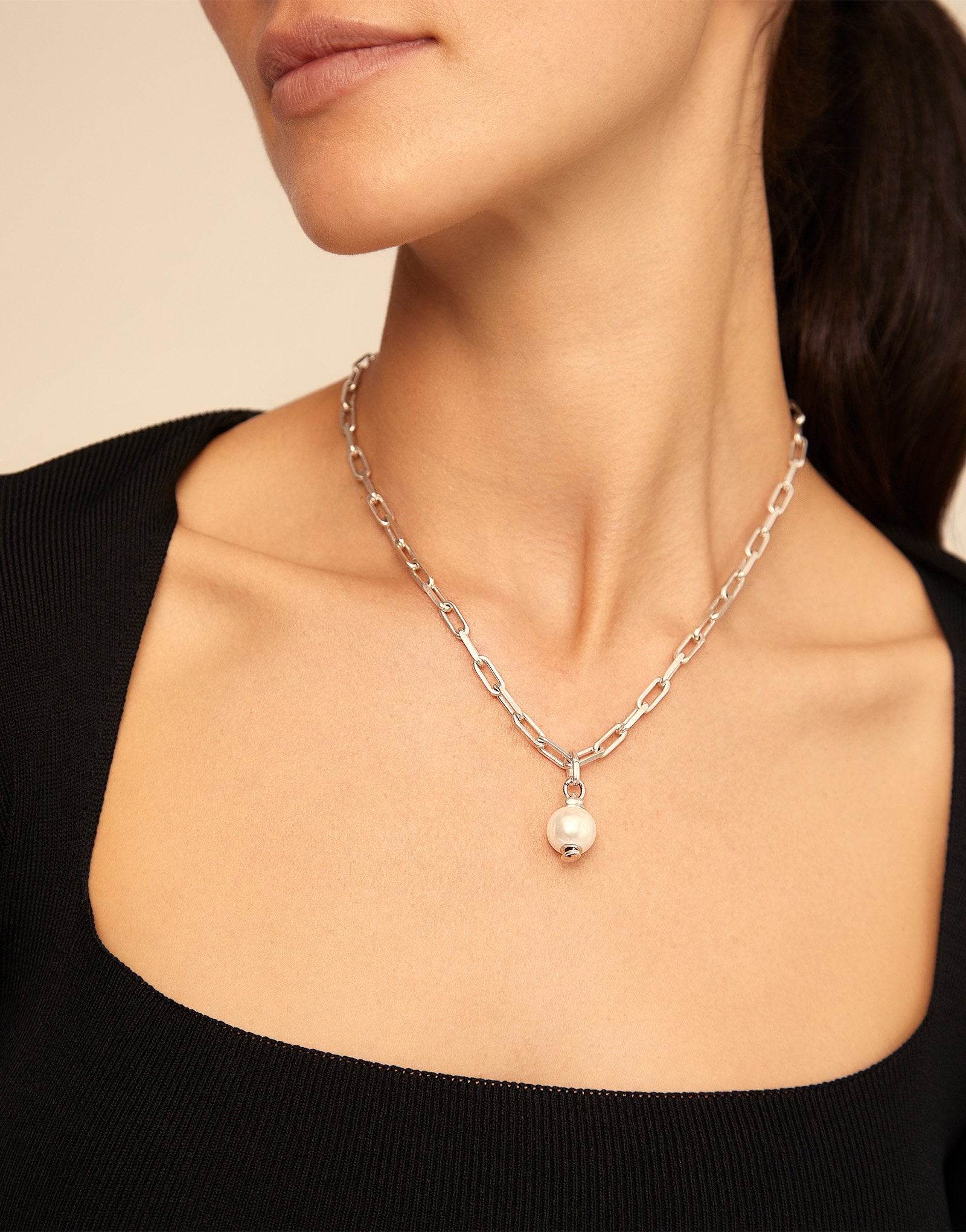 Charm with white pearl