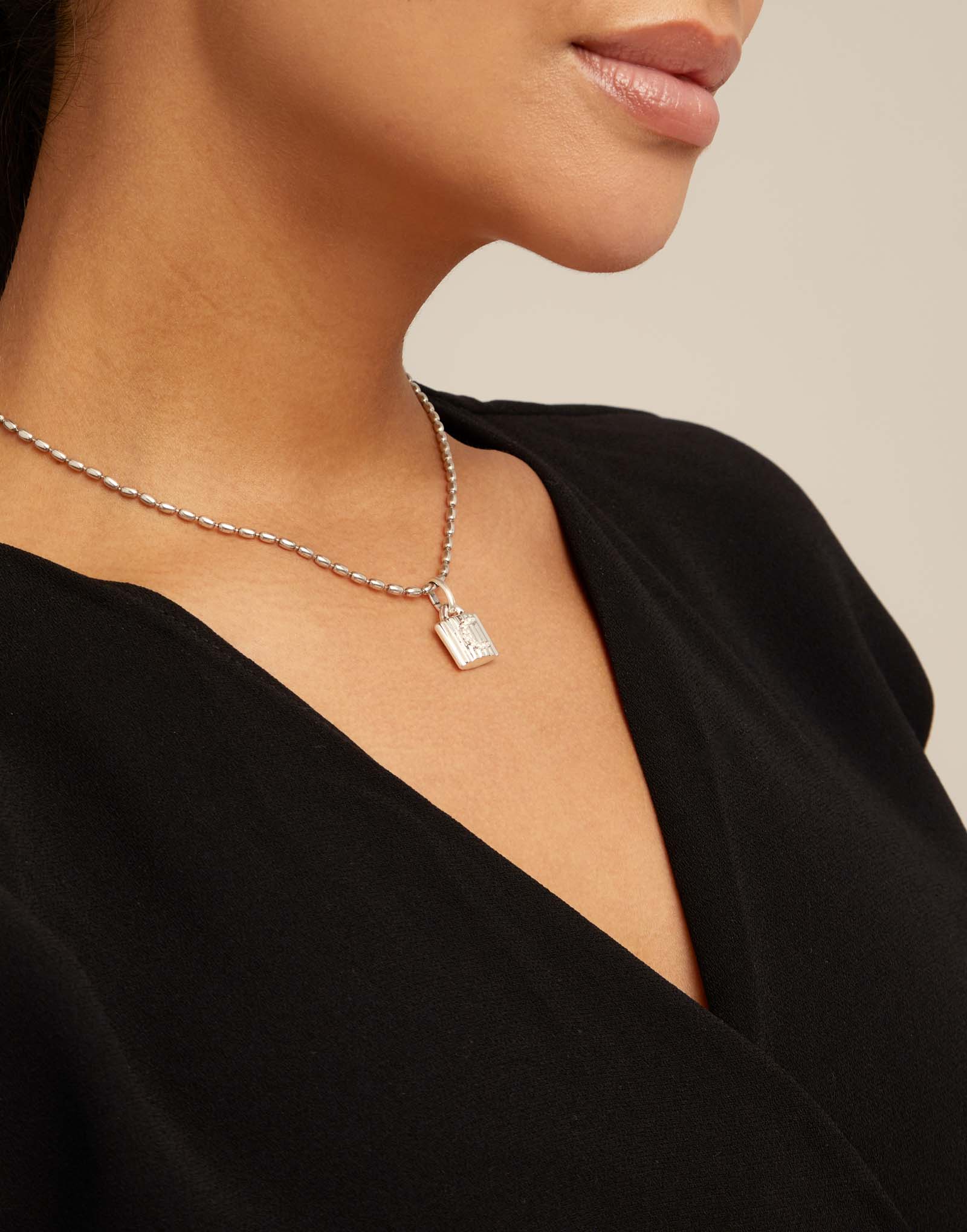 Short oval link chain necklace