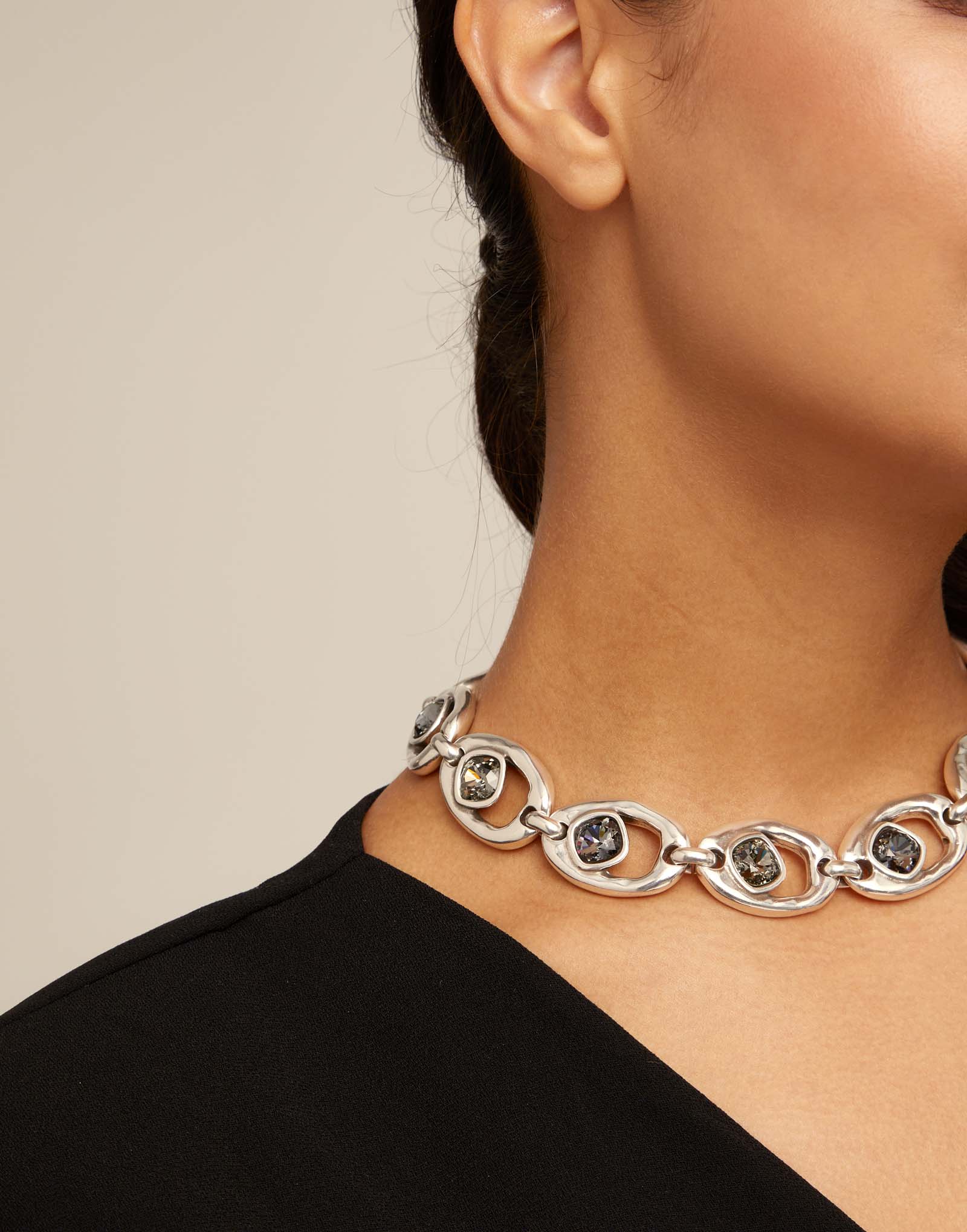 Short oval link chain necklace with crystal