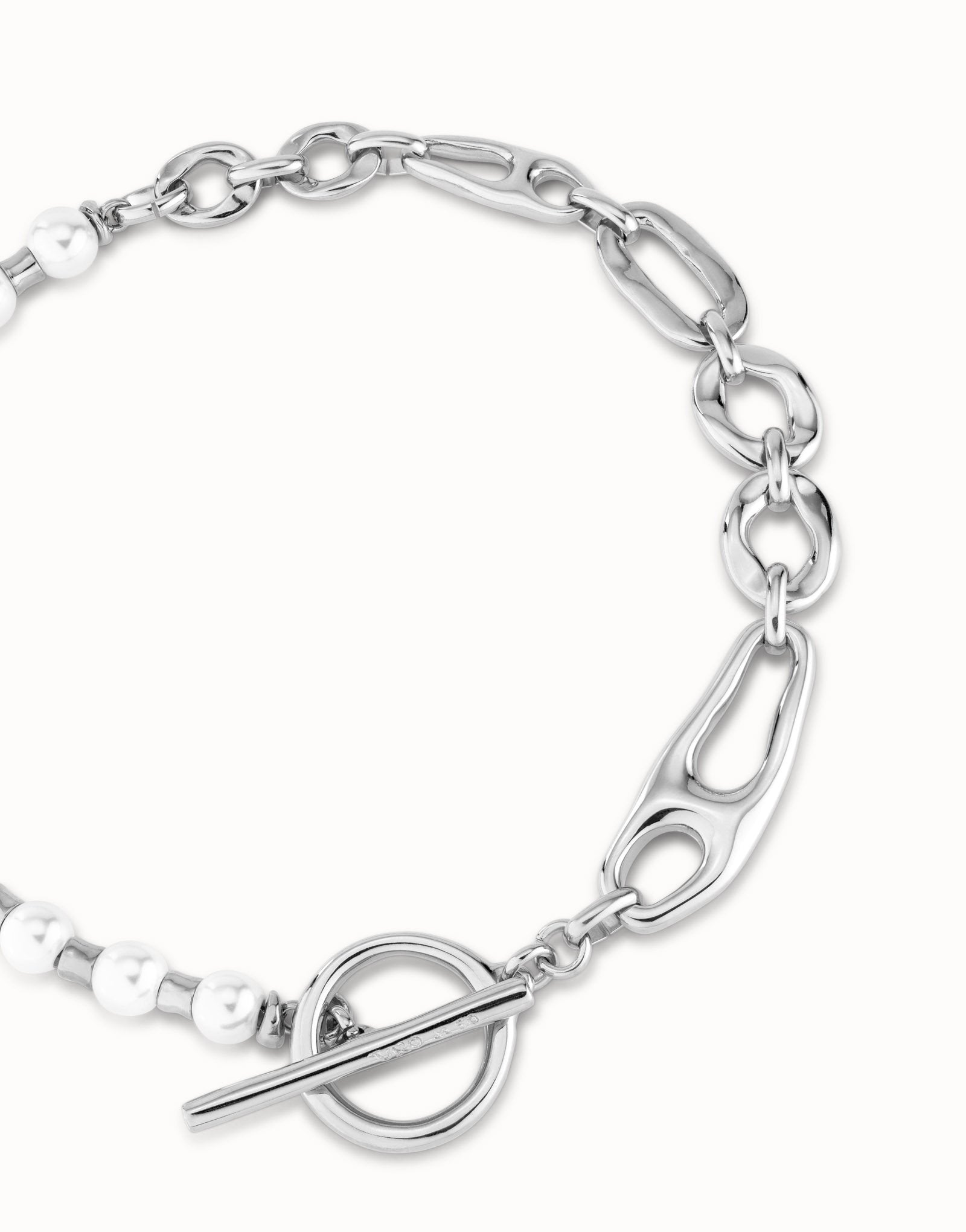 Short link chain necklace with pearls