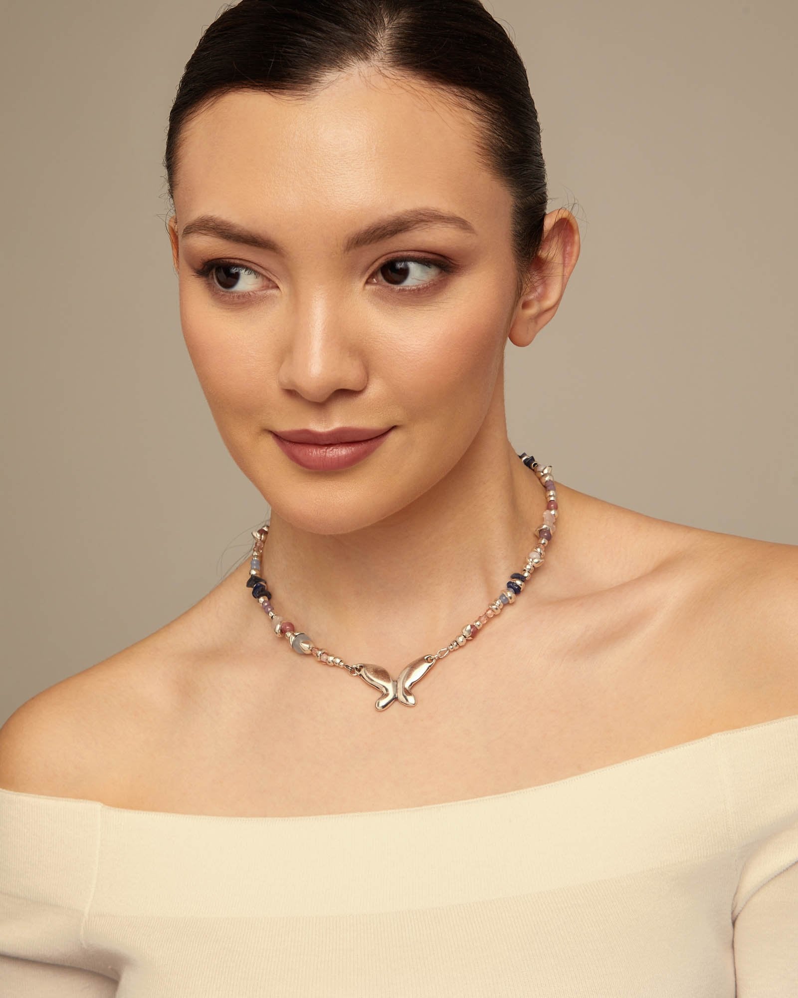 Short beaded necklace with butterfly