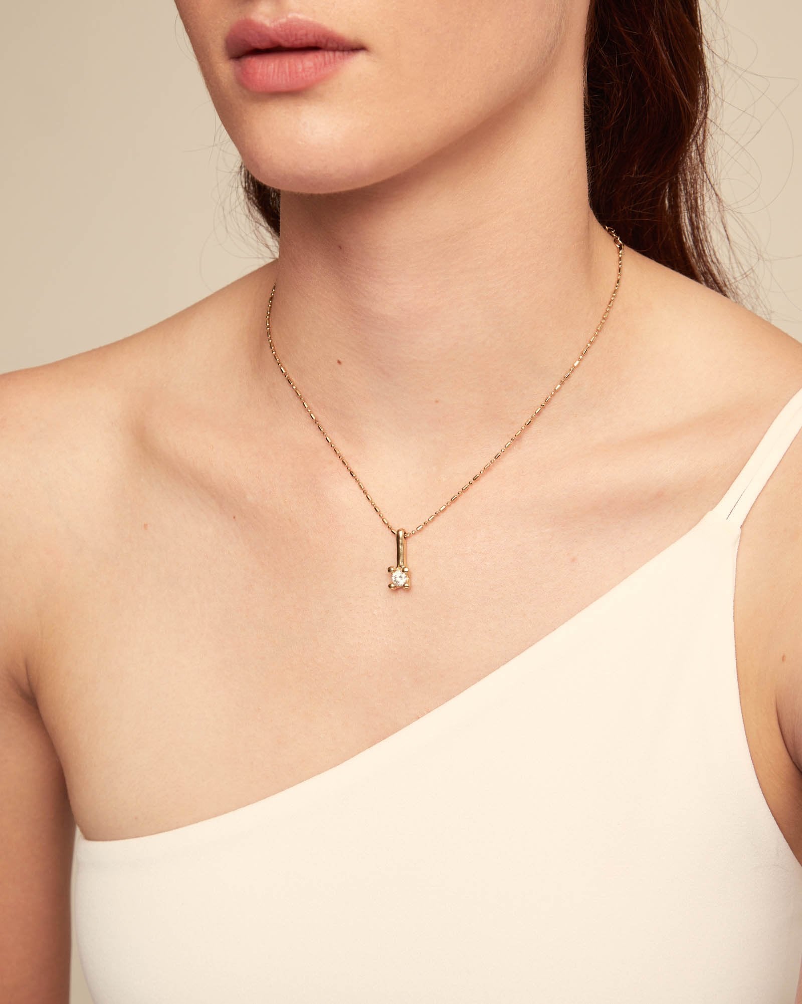 Short chain necklace with white cubic zirconia