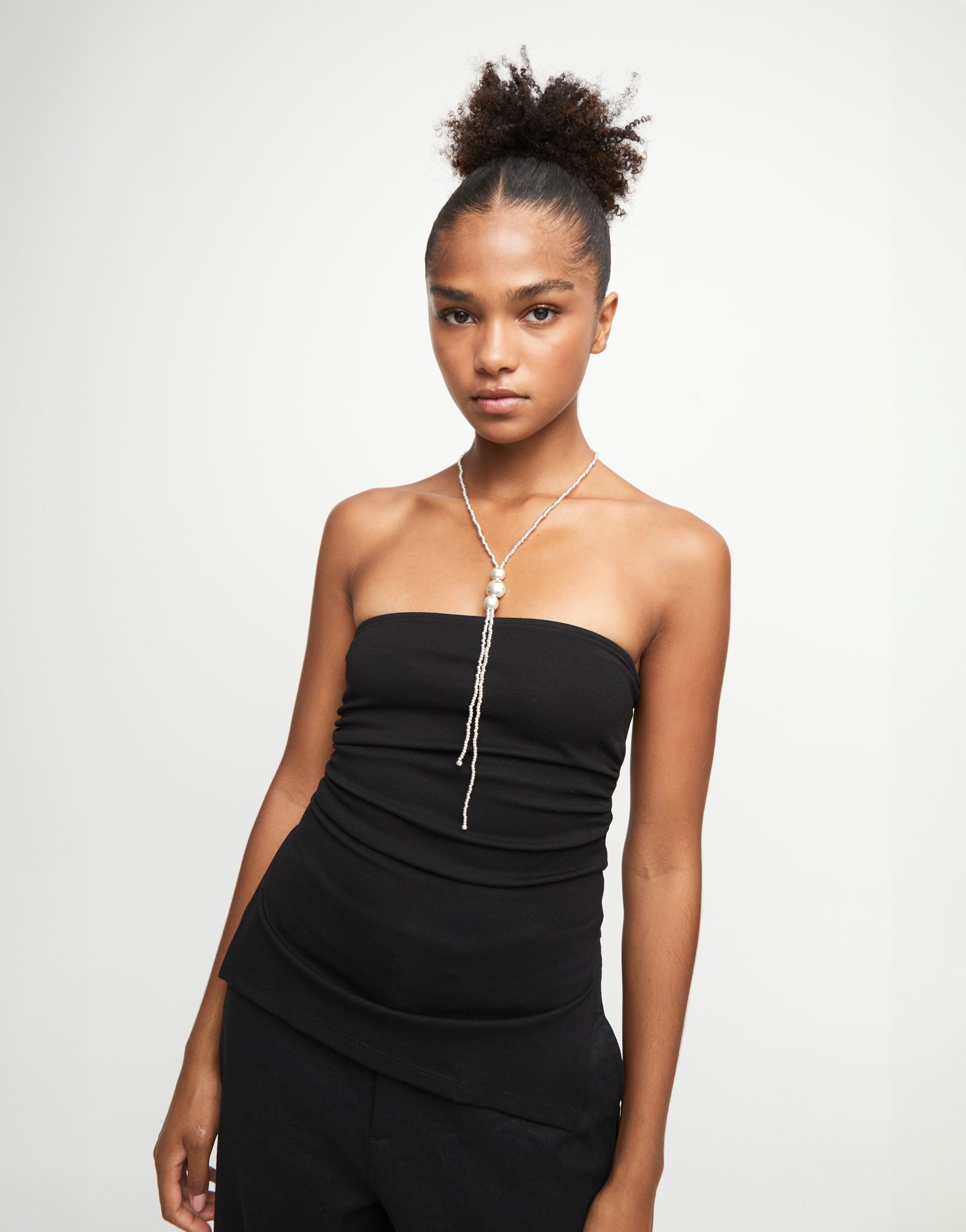 Long bead necklaces with three large central beads