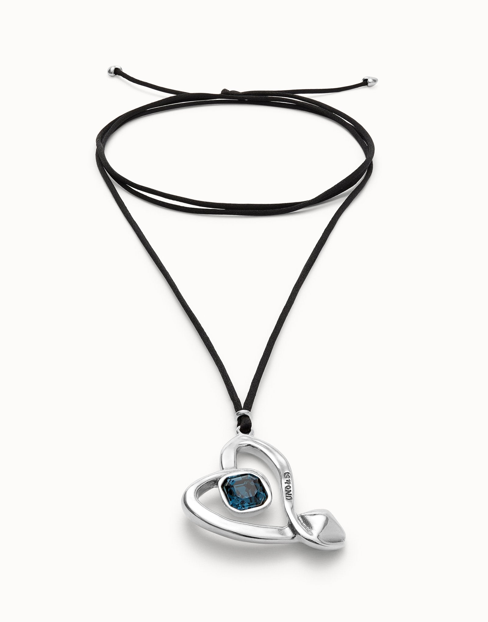 Long pendant and central heart with blue crystal