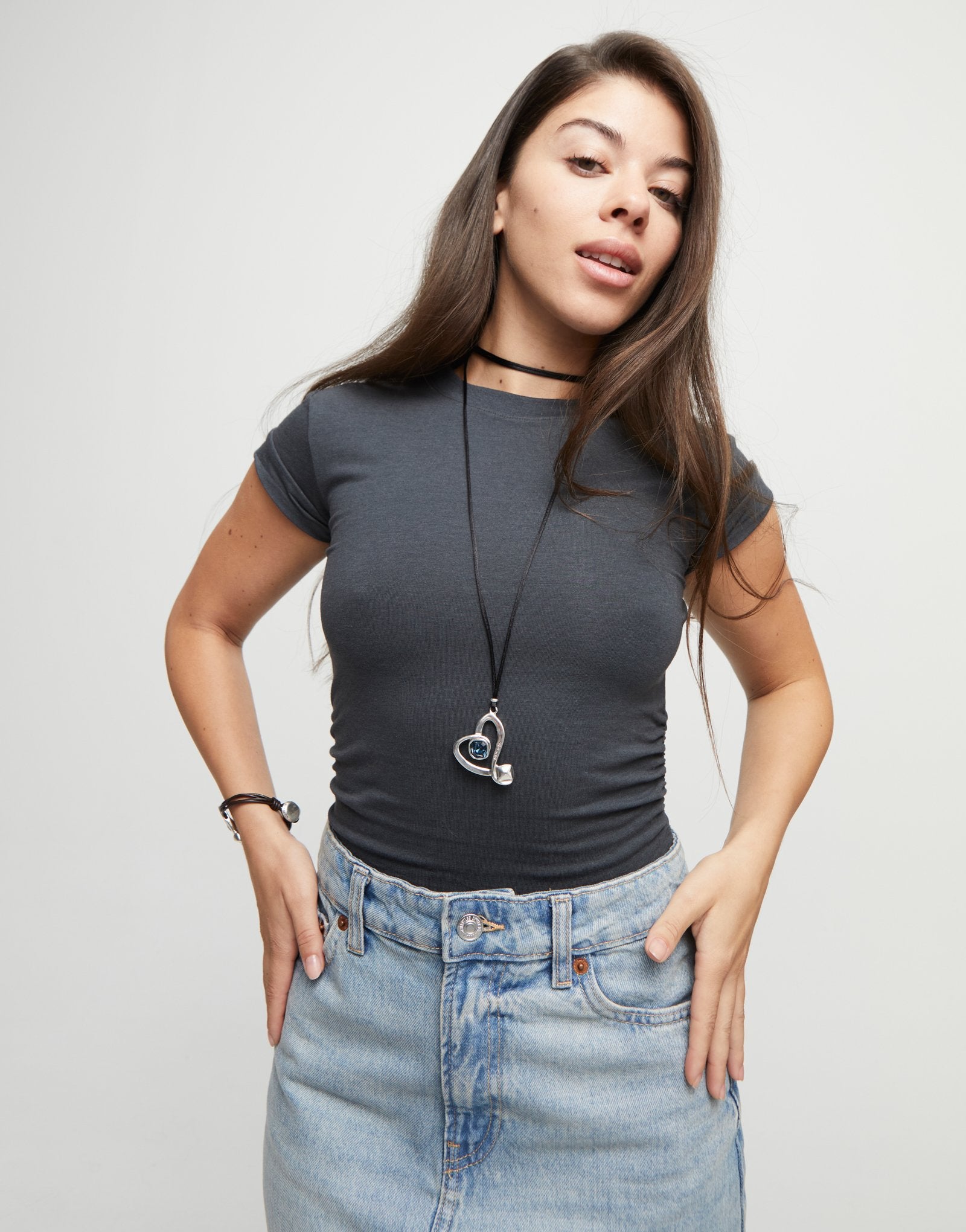 Long pendant and central heart with blue crystal