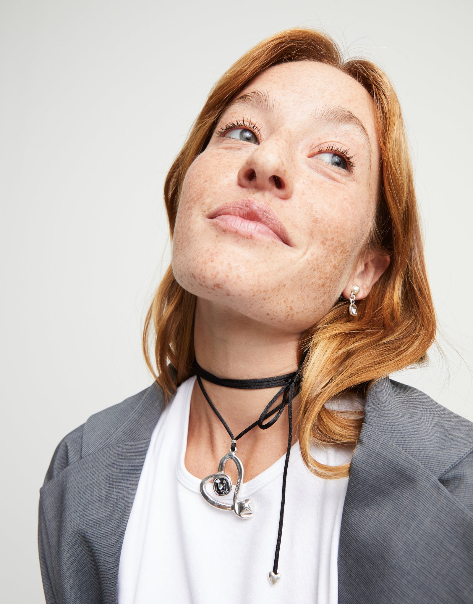 Long pendant and central heart with black crystal