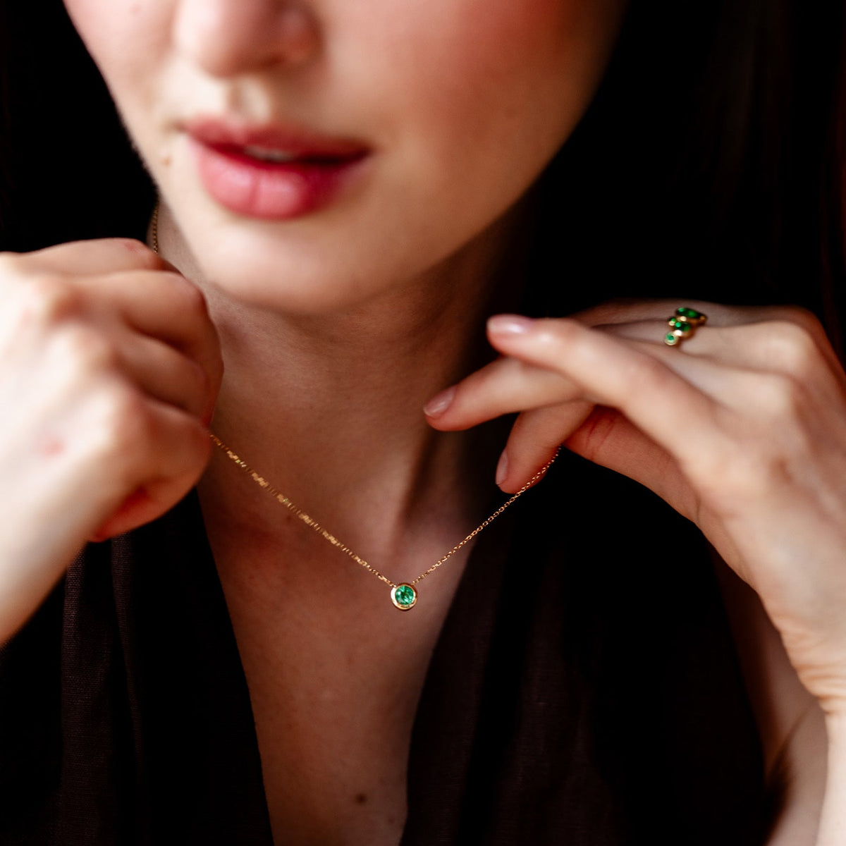 18k Gold Solitaire Cascade Emerald Pendant