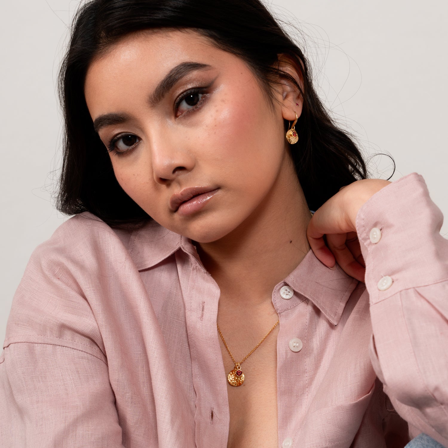 Hammered Disc & 5mm Garnet Array Pendant