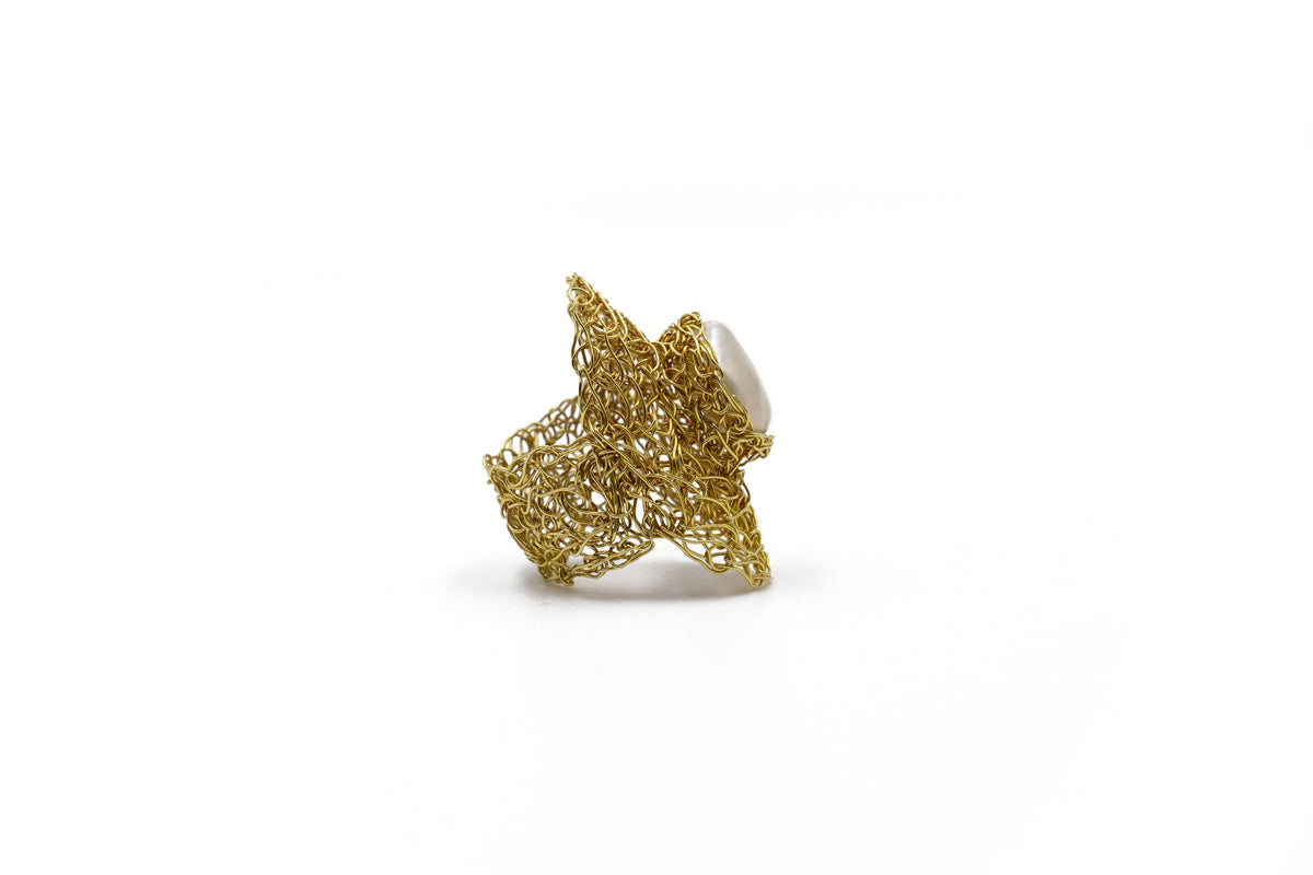 Gold Oval Pearl Ring