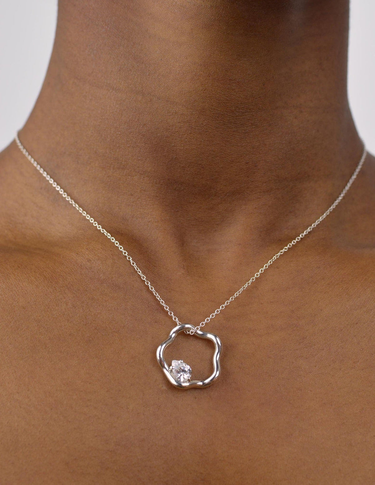 PETITE COMETE SMALL STAR NECKLACE