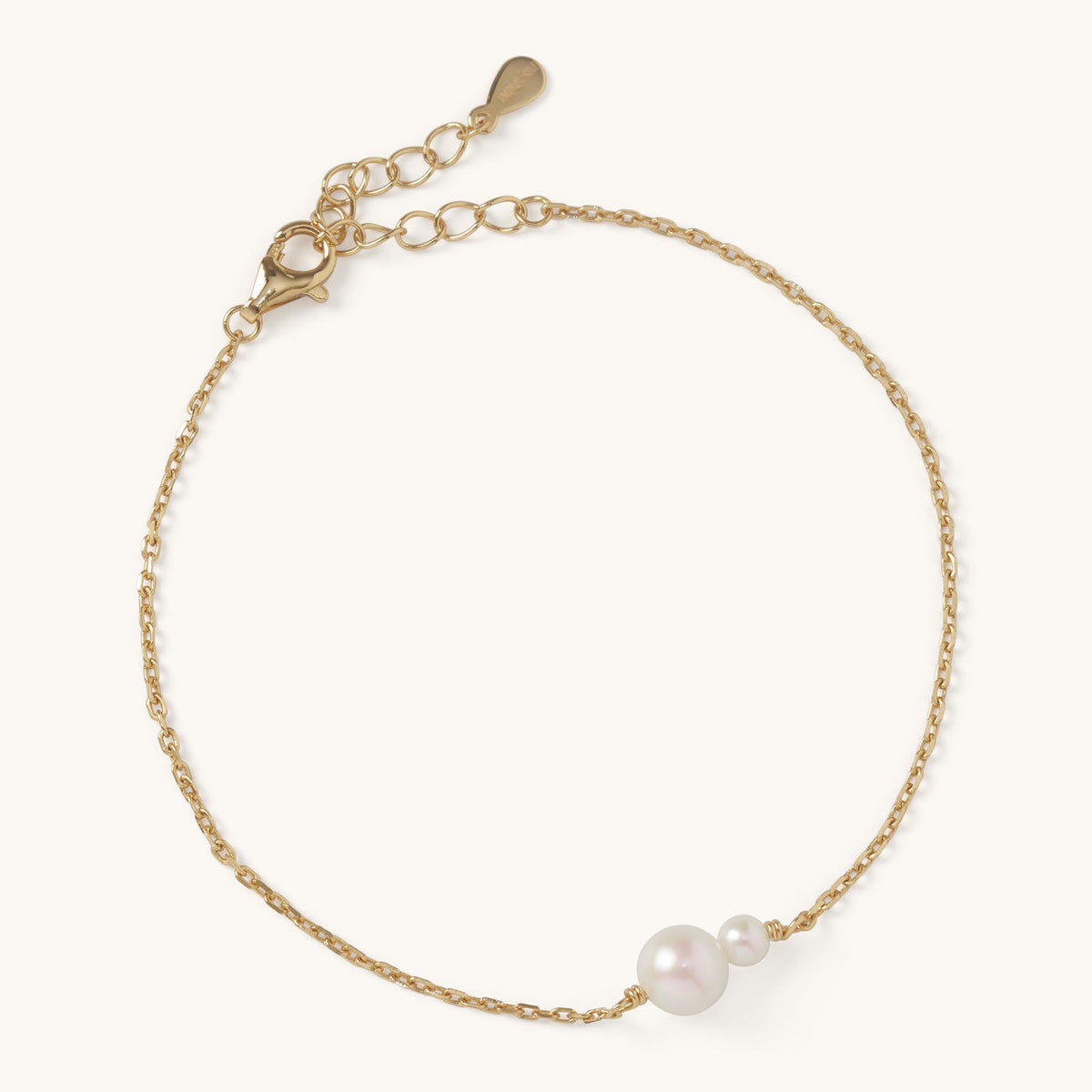 Connected Pearl Bracelet Gold