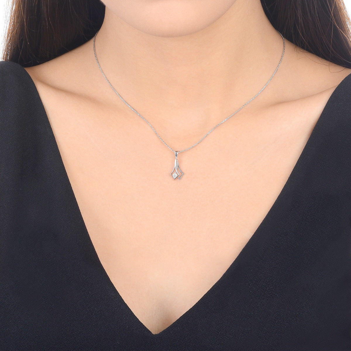 sculpt-18k-white-gold-diamond-pendant-chow-sang-sang