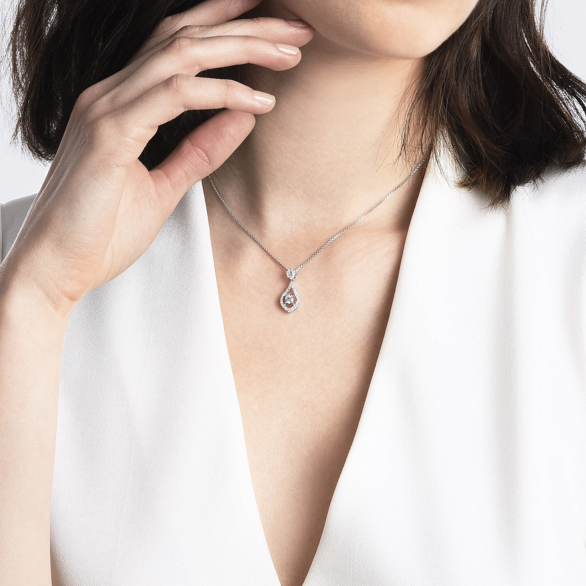 18K White Gold Diamond Pendant