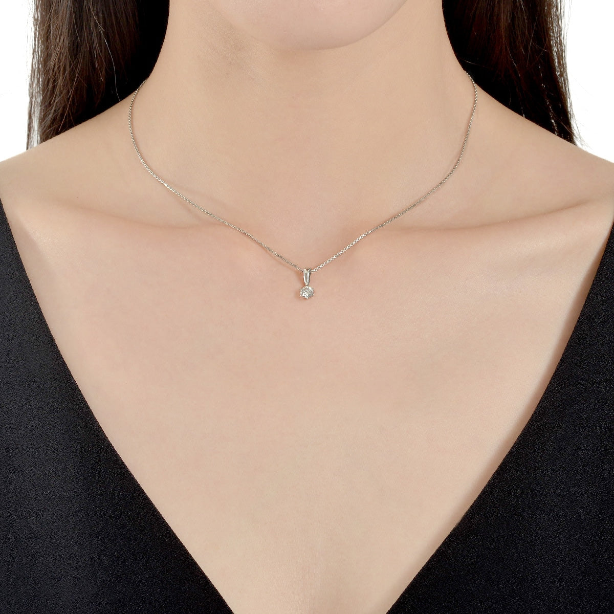 Classic' 900 Platinum Diamond Pendant