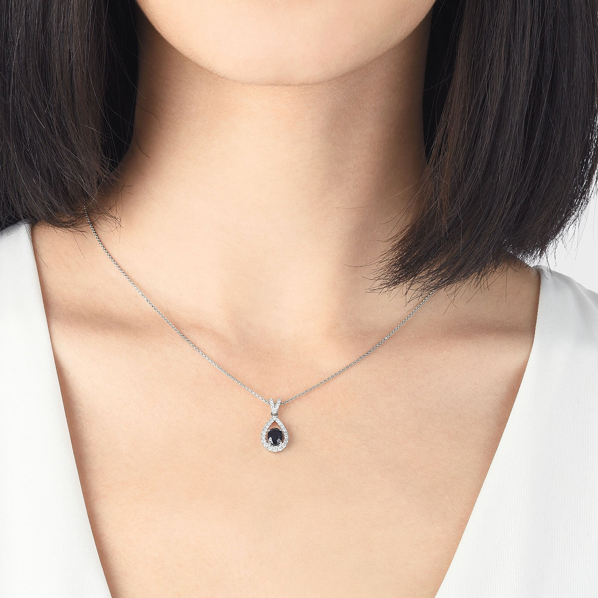 18K White Gold Sapphire Pendant