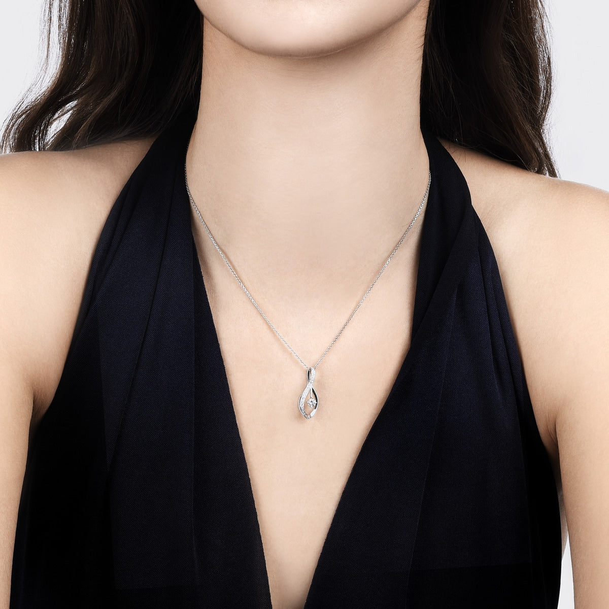 Sculpt' 18K White Gold Diamond Pendant