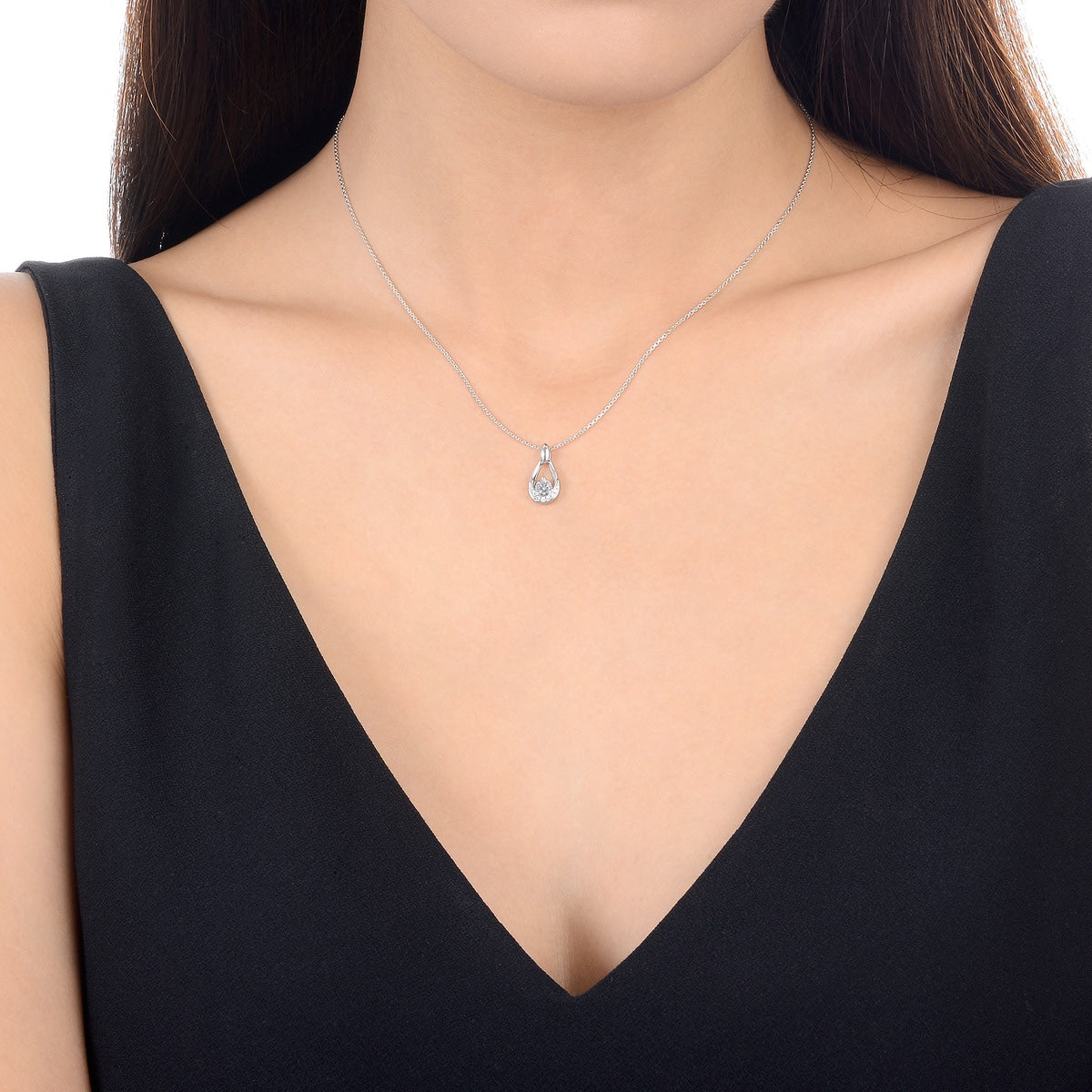 18K White Gold Diamond Pendant