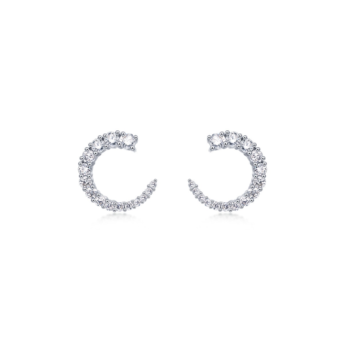 classics-white-gold-diamond-earrings-chow-sang-sang