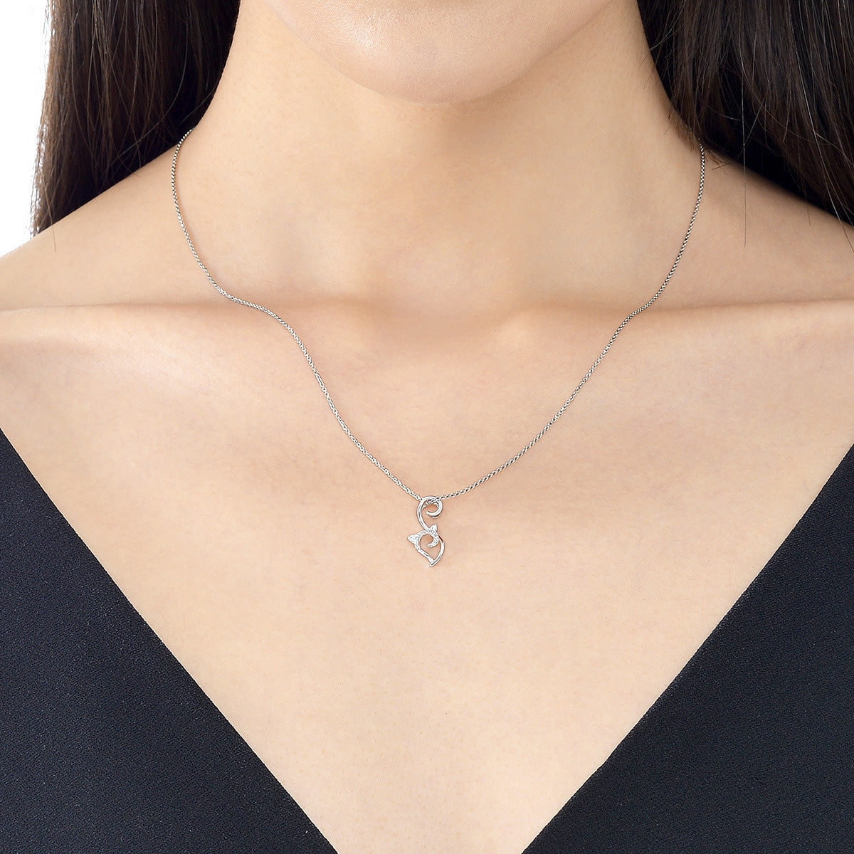 18K White Gold Diamond Cat Pendant