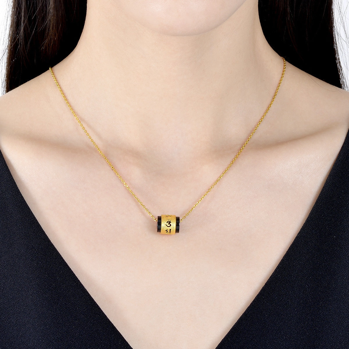 Om Mani Padme Hum' 999.9 Gold Pendant