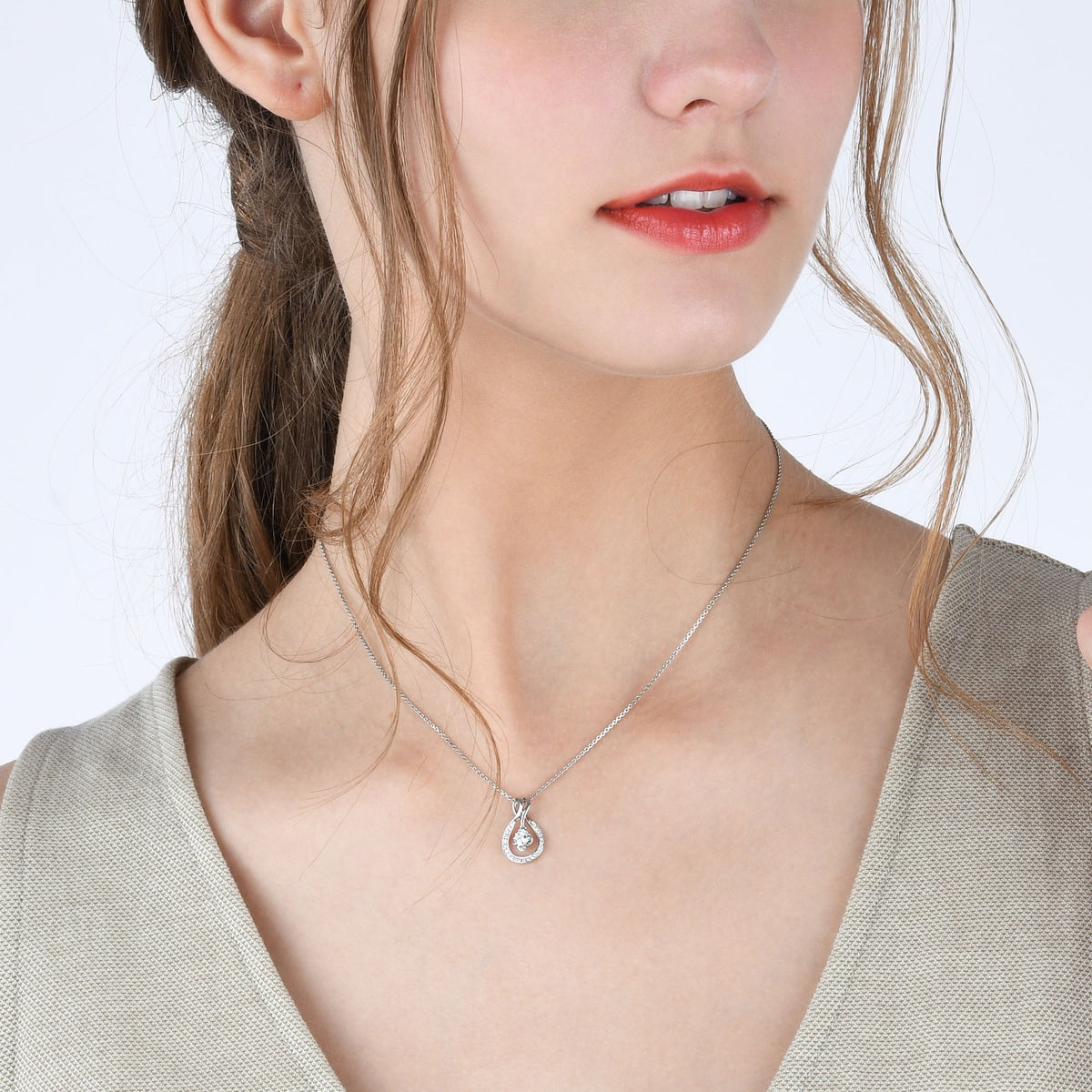 Sculpt' 18K White Gold Diamond Pendant