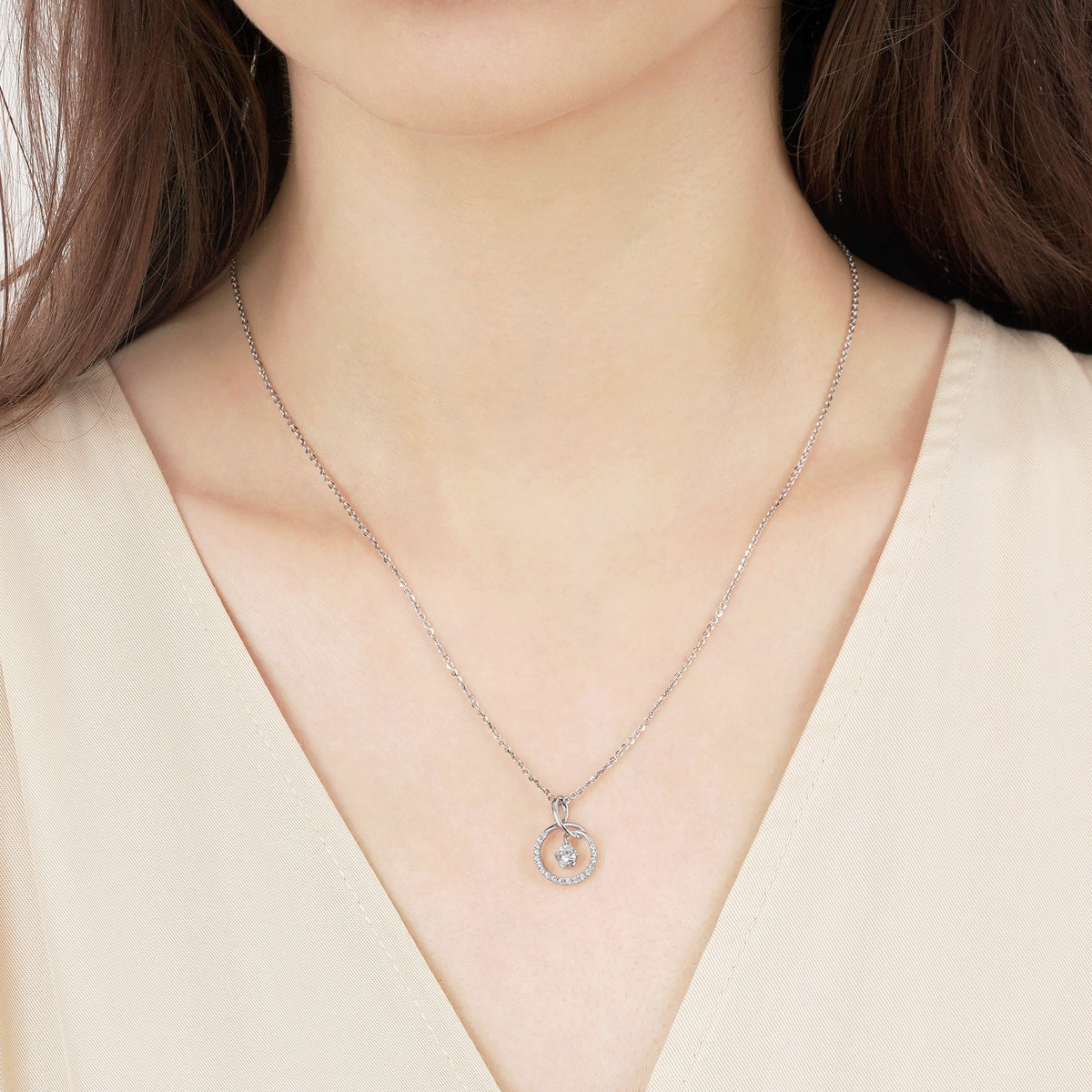 18K White Gold Diamond Pendant