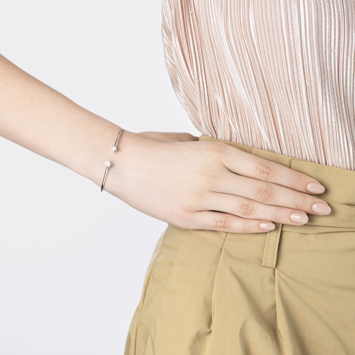 Wrist Play' 18K White Gold Diamond Stars Bangle