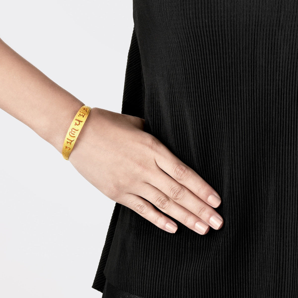 Om Mani Padme Hum' 999.9 Gold Bangle