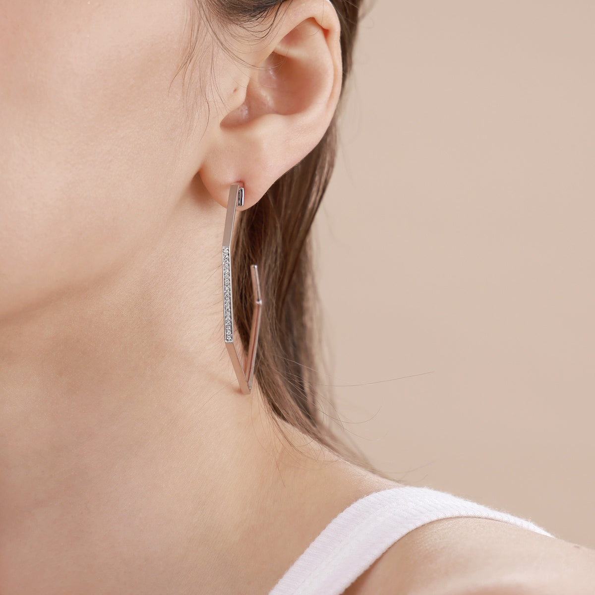 M'18K White Gold Diamond Single Left Hoop Earring