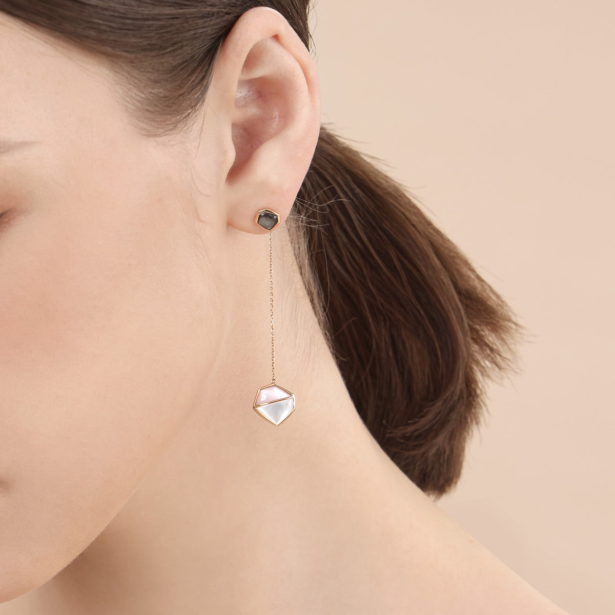 Harmony'18K Red Gold Mother of Pearl Single Earring