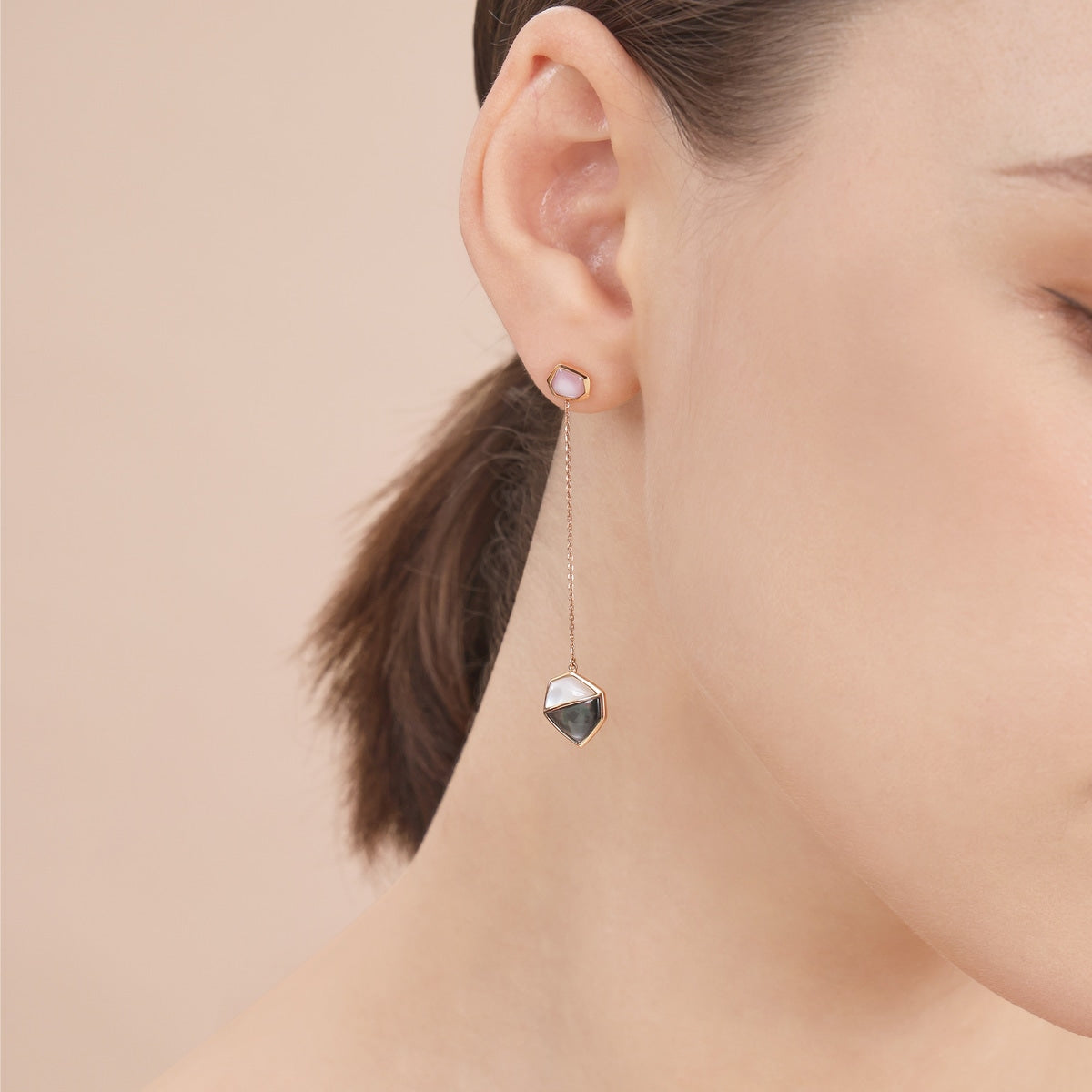 Harmony'18K Red Gold Mother of Pearl Single Earring