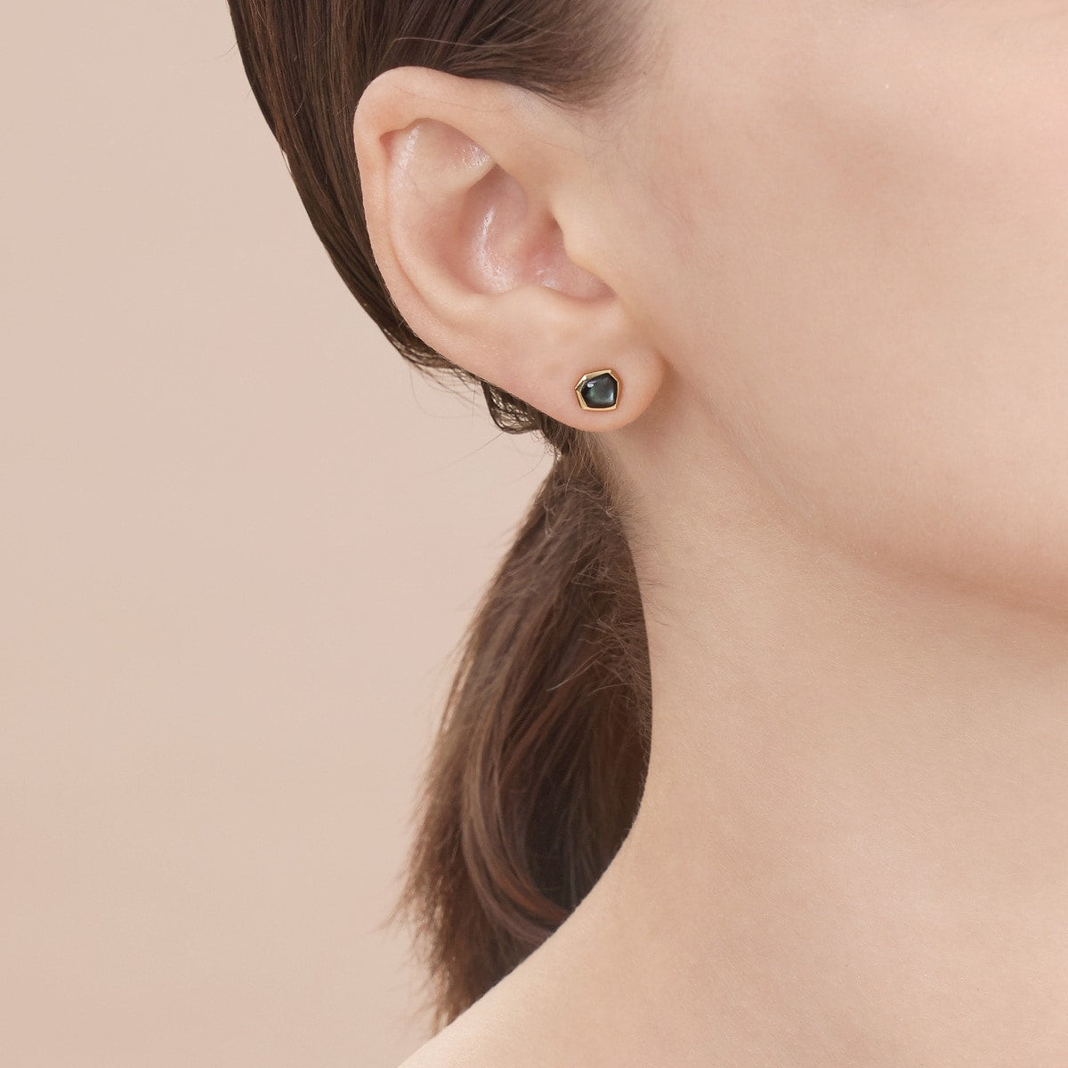 18K/750 Gold (Yellow) Mother of Pearl Single Earring
