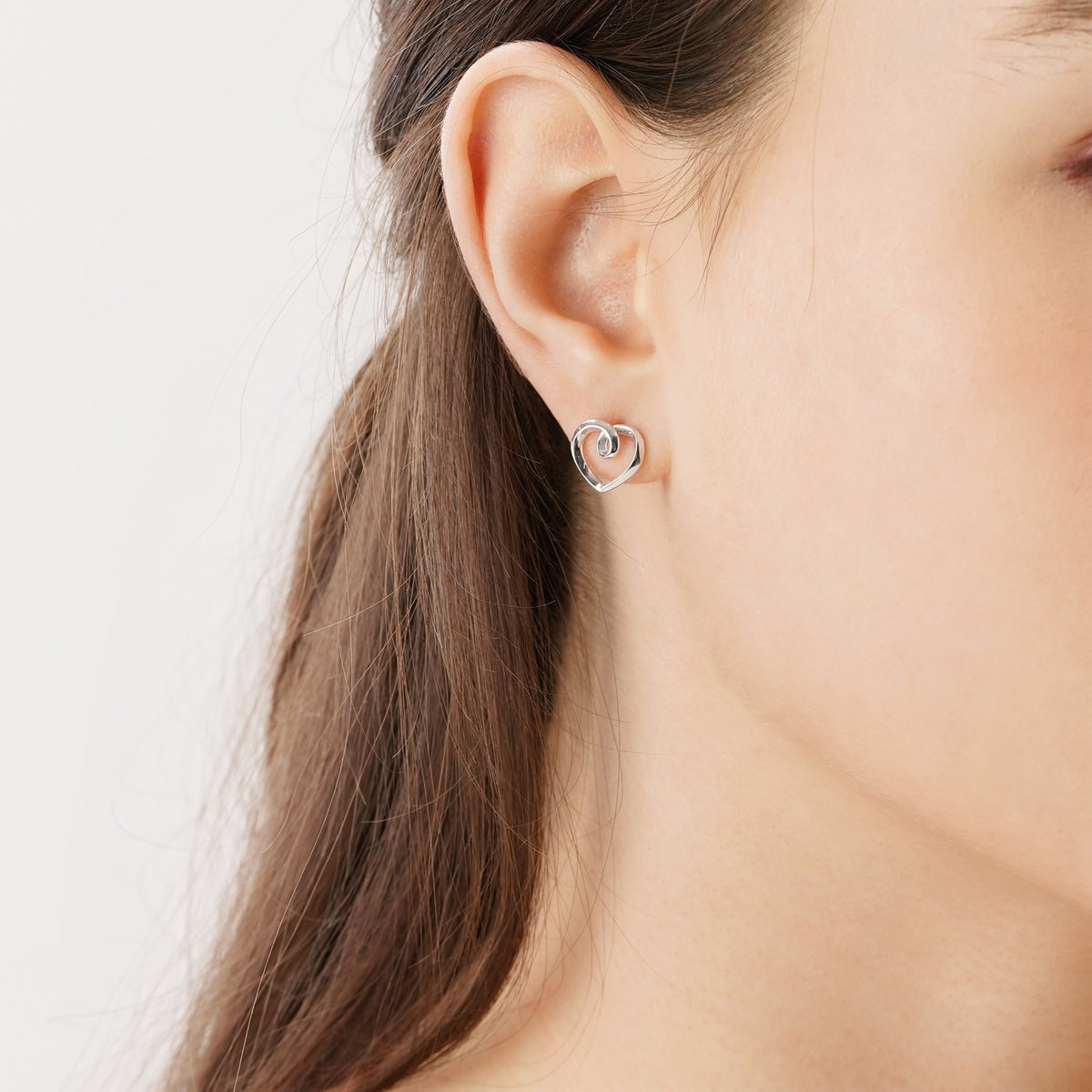 Ear Play' 950 Platinum Single Heart Earring
