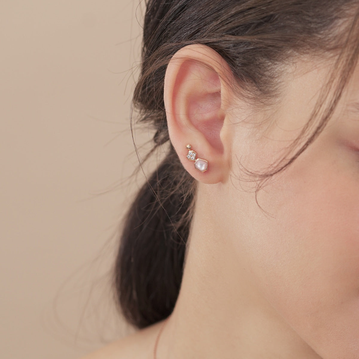 Harmony'18K Red Gold Mother of Pearl Single Right Earring