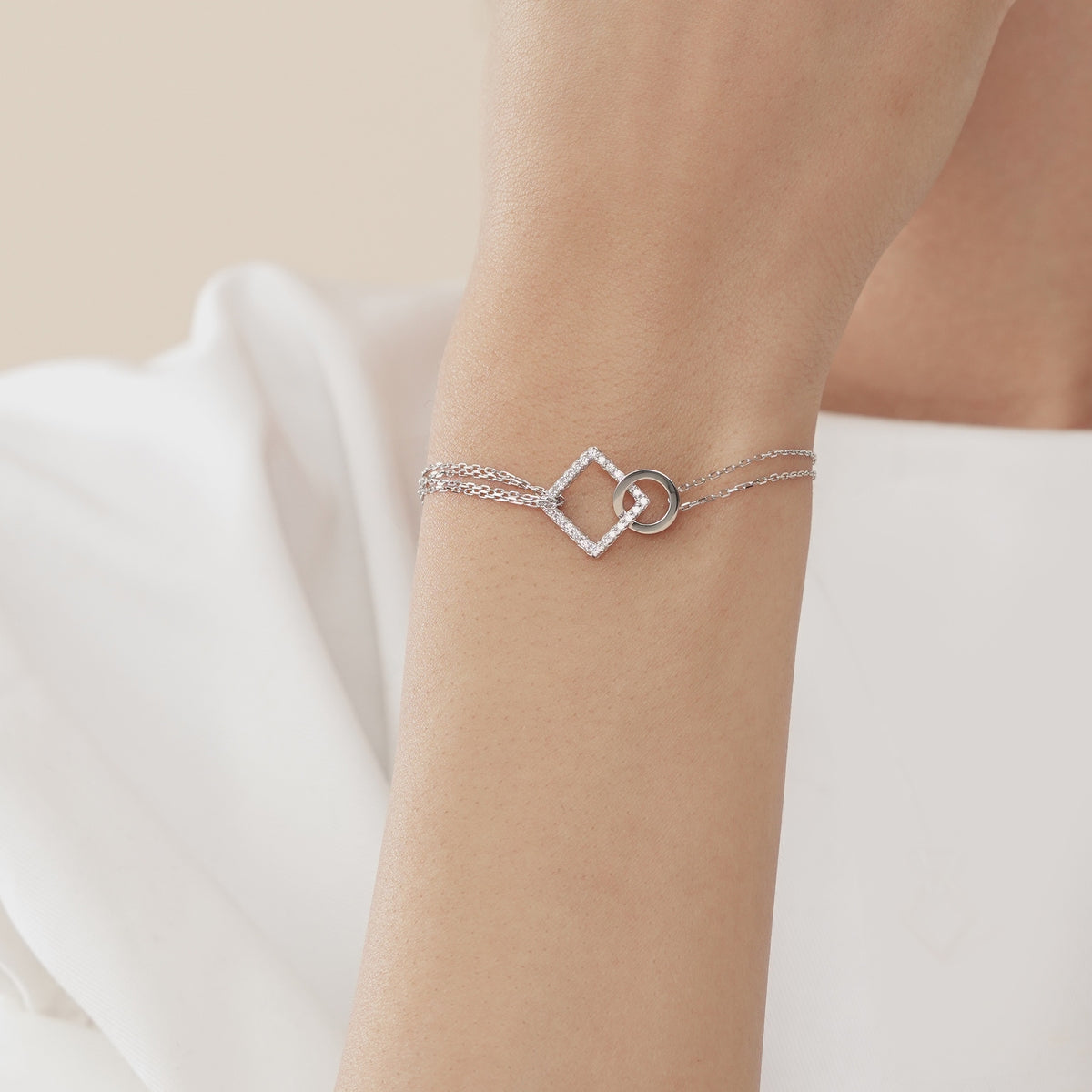 Form' 18K White Gold Diamond Bracelet