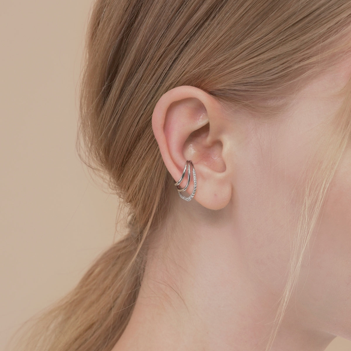Form'18K White Gold Diamond Single Ear Cuff