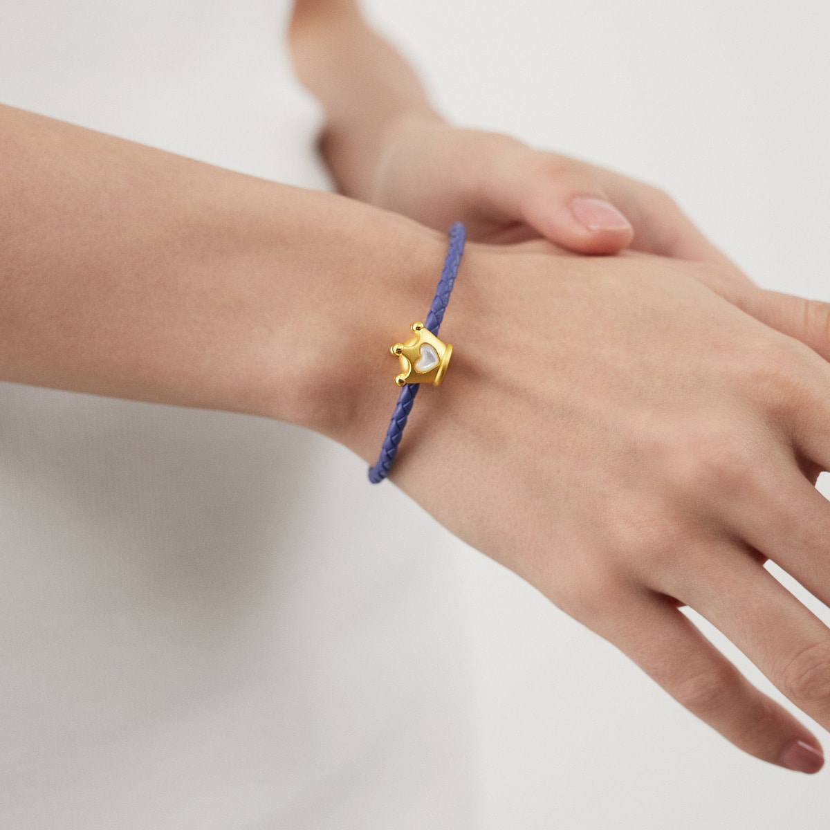 Wonderland' 999 Gold Crown Charm