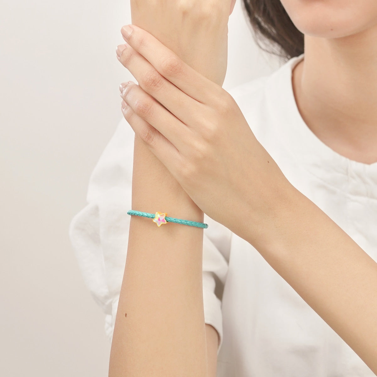 Wonderland' 999 Gold Star Charm