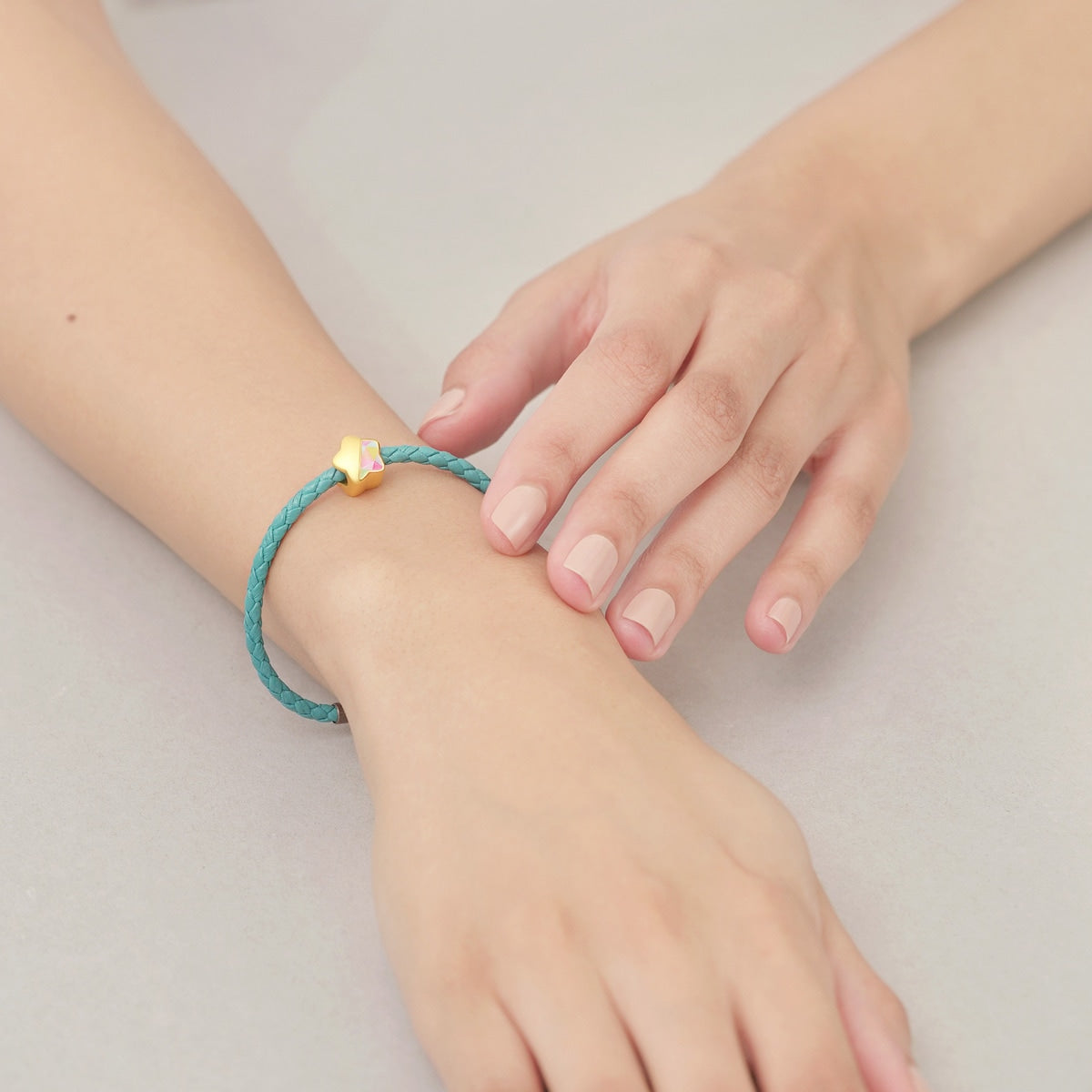 Wonderland' 999 Gold Star Charm