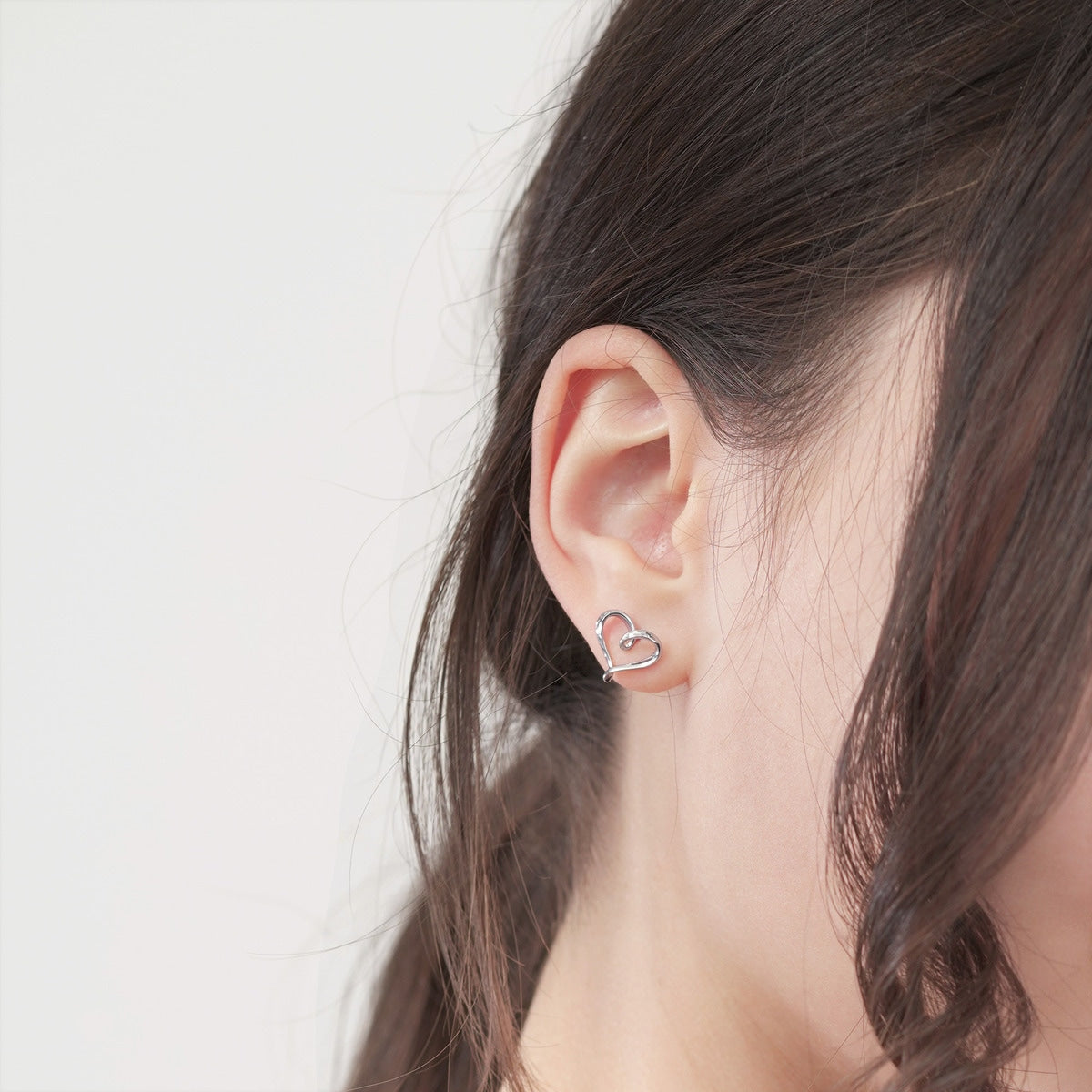 950 Platinum Heart Earrings